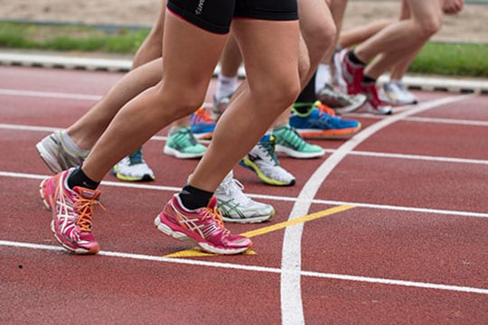 runners running a race